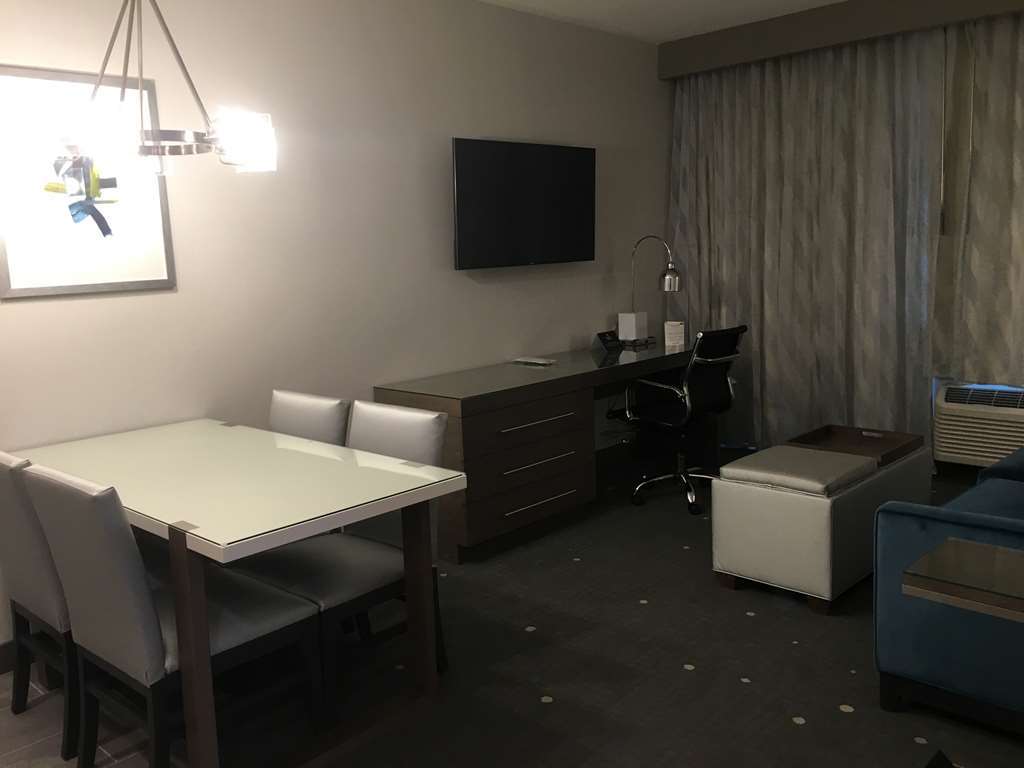Best Western Premier Hotel At Fisher'S Landing Vancouver Rom bilde